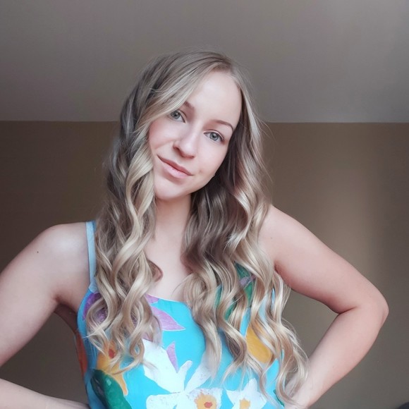 Meet your Posher, Taylor - Picture 1 of 1